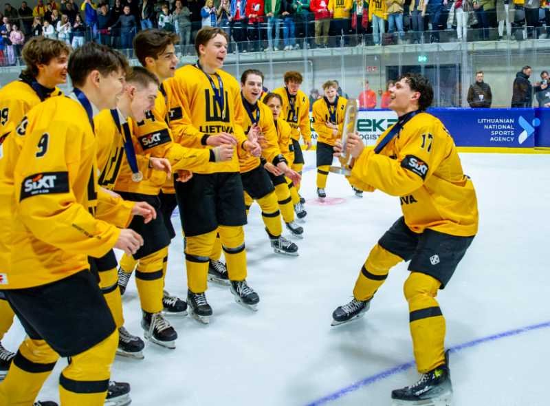  Baigėsi ledo ritulio pasaulio čempionatas Kaune: Lietuvos jauniai pasipuošė sidabro medaliais